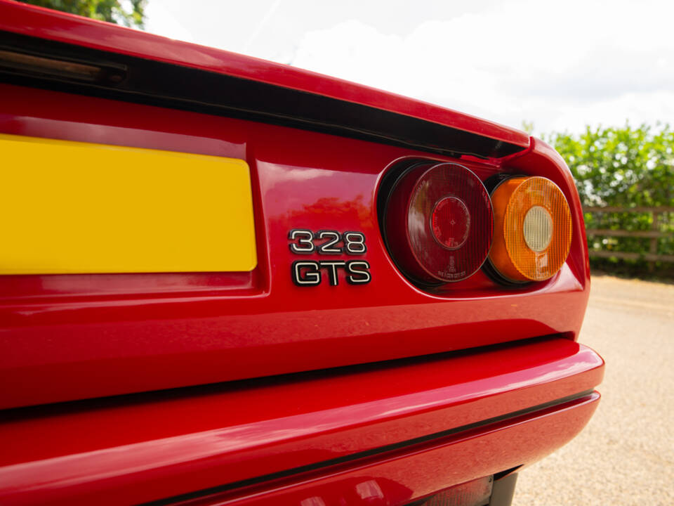 Immagine 27/49 di Ferrari 328 GTS (1988)
