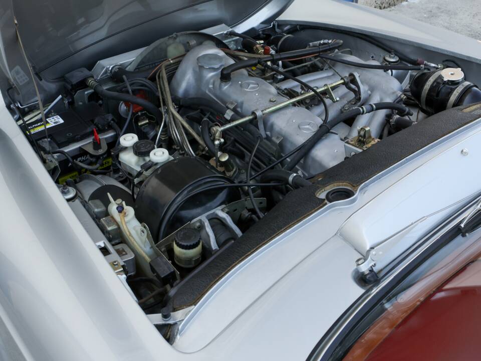 Image 65/70 of Mercedes-Benz 280 SL (1967)