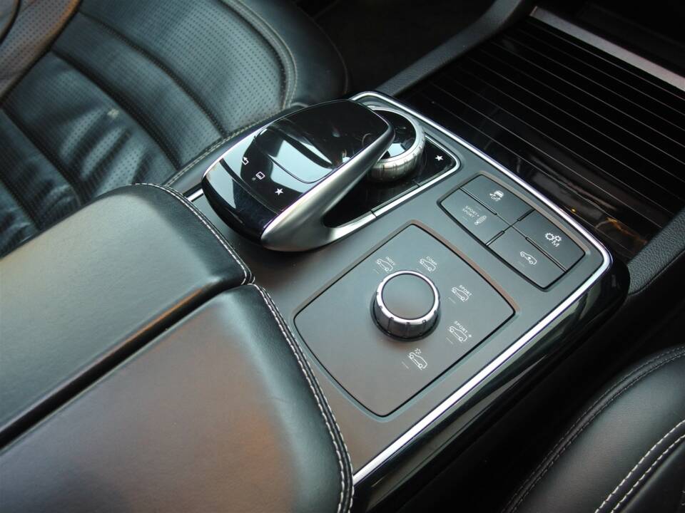 Image 45/98 of Mercedes-Benz GLS 63 AMG 4MATIC (2016)