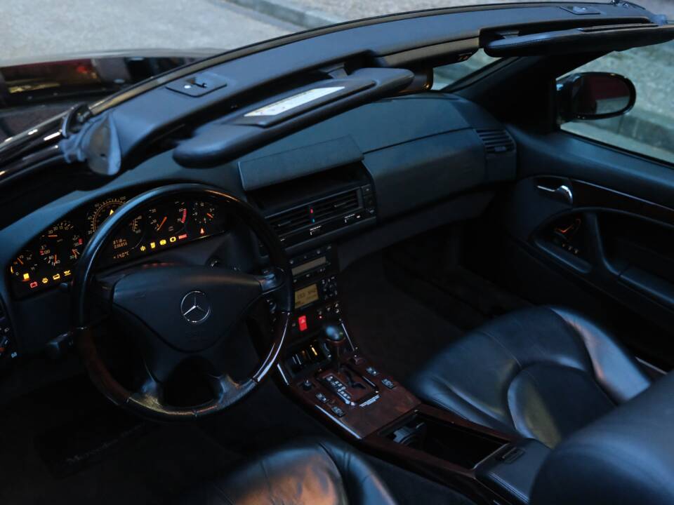 Image 72/100 of Mercedes-Benz SL 600 (1998)