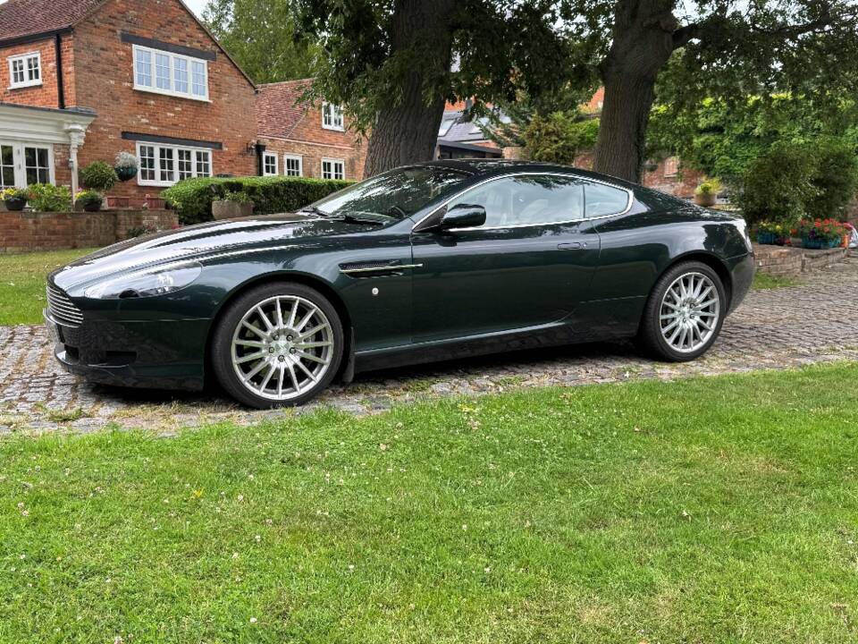 Image 7/43 of Aston Martin DB 9 (2008)
