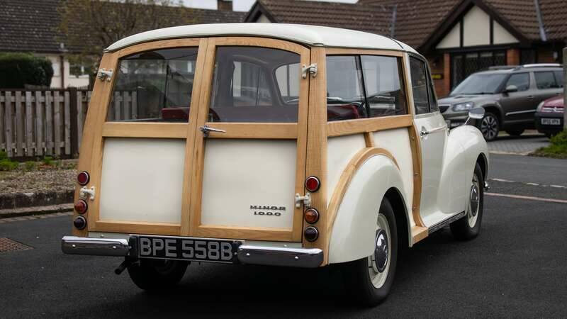 Image 4/20 of Morris Minor 1000 Traveller (1964)