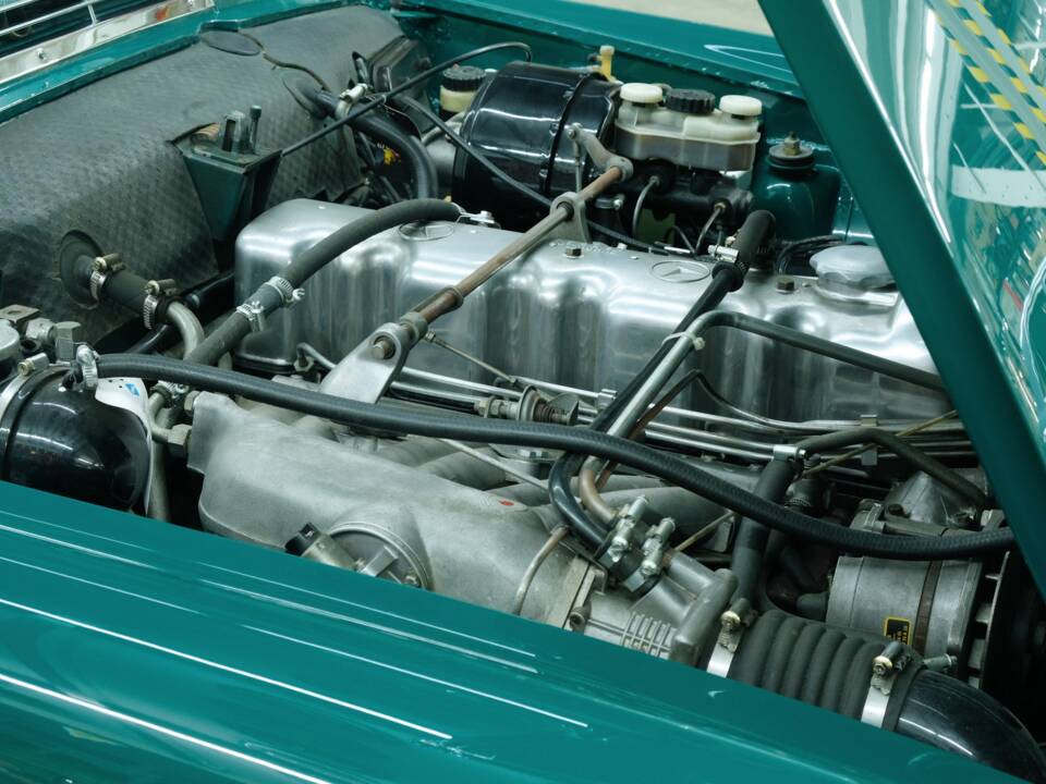 Image 46/50 de Mercedes-Benz 280 SL (1968)