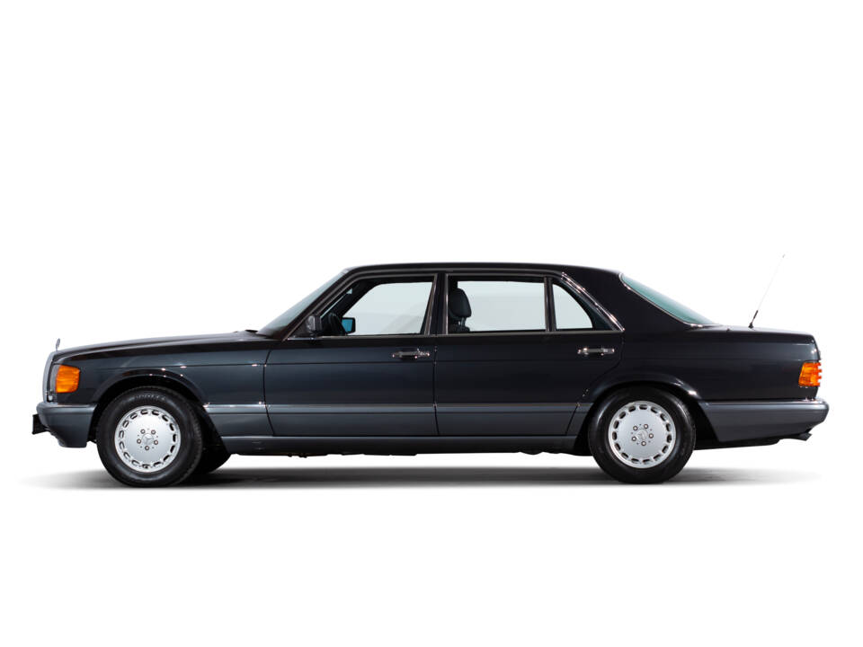 Image 2/52 of Mercedes-Benz 560 SEL (1988)