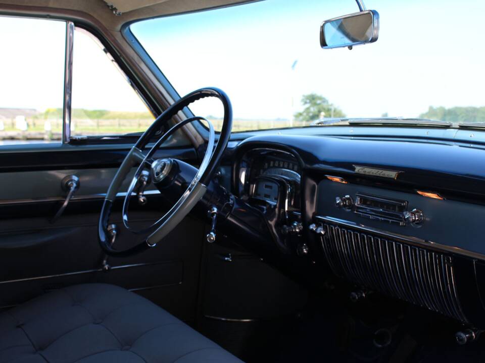 Image 23/43 of Cadillac 62 Sedan (1953)
