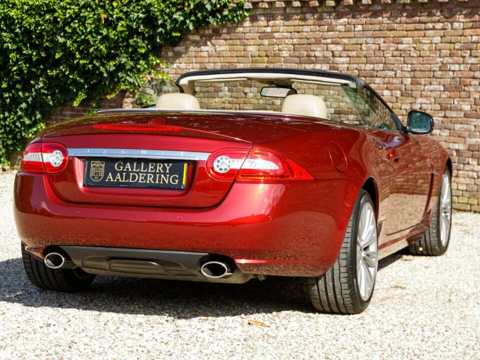 Image 36/50 of Jaguar XK (2011)