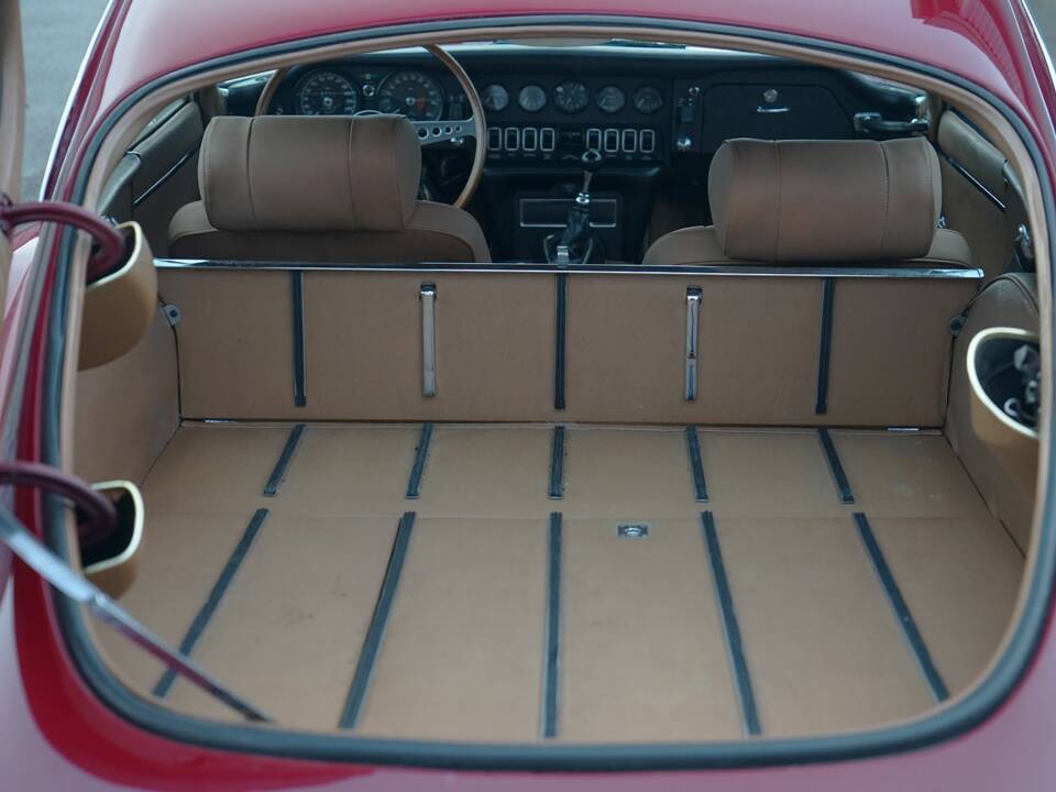 Image 10/17 of Jaguar E-Type (1970)