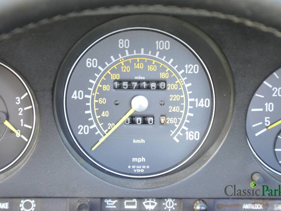 Image 32/47 de Mercedes-Benz 560 SL (1986)