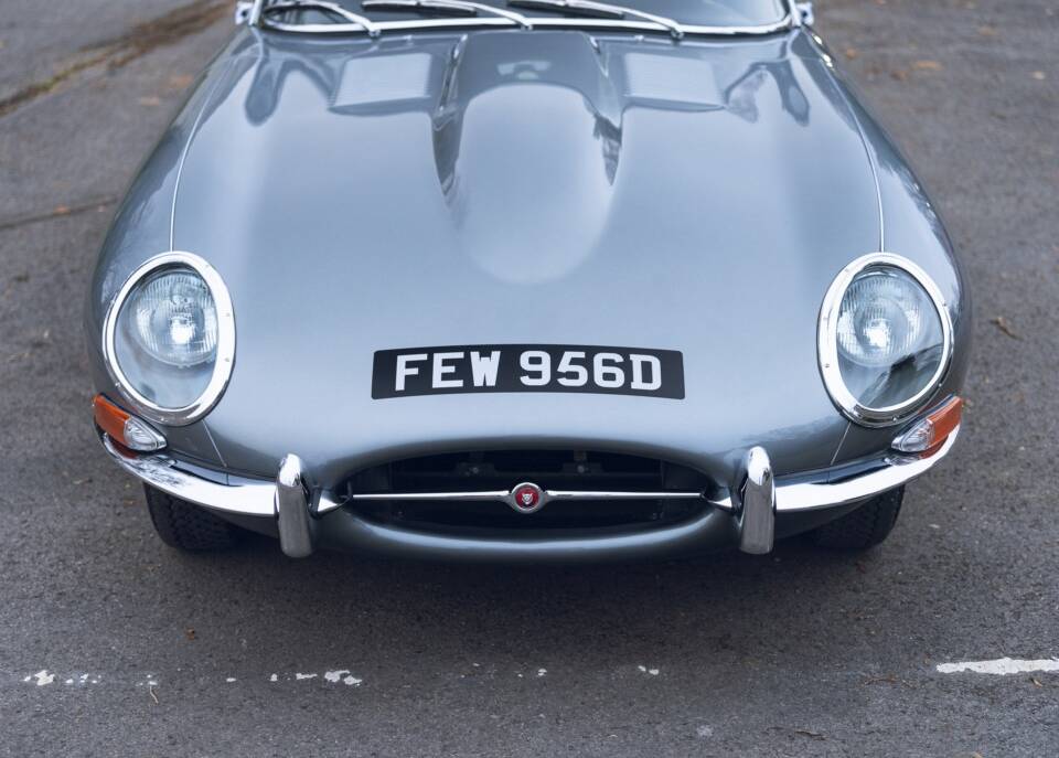 Image 17/59 de Jaguar Type E 4.2 (1966)