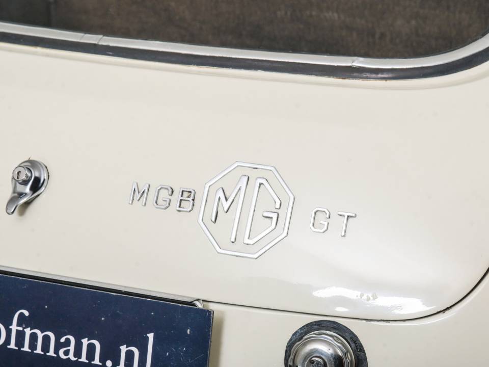 Image 32/50 de MG MGB GT (1966)