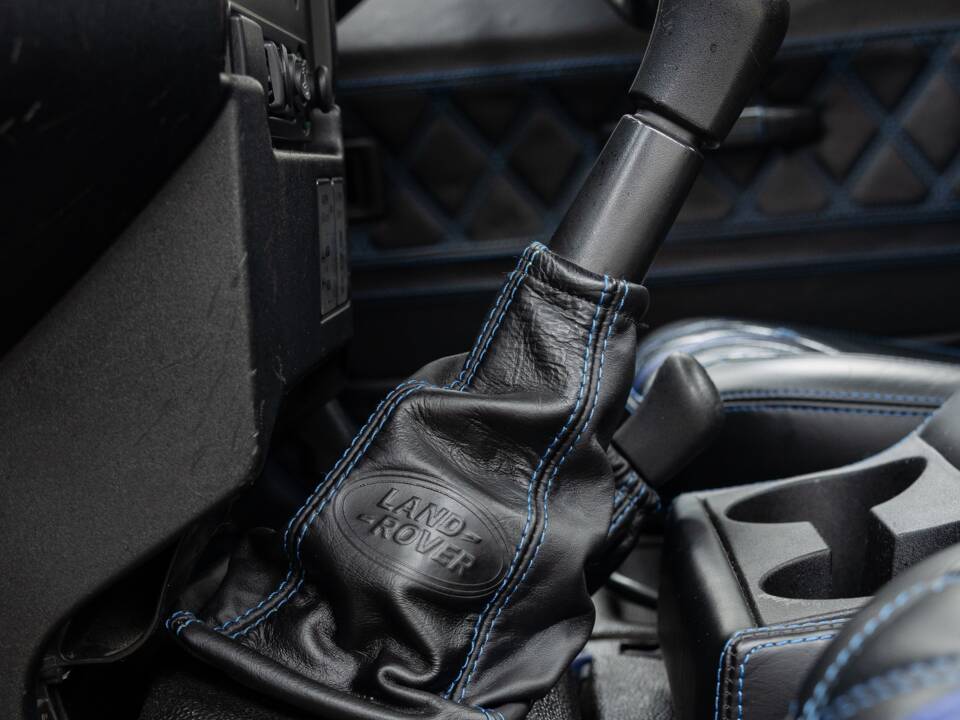 Image 16/43 of Land Rover Defender 90 (2010)