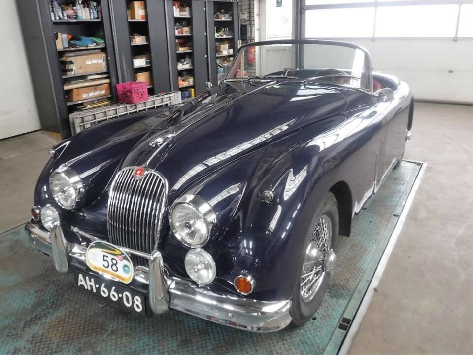 Image 34/50 de Jaguar XK 150 OTS (1959)