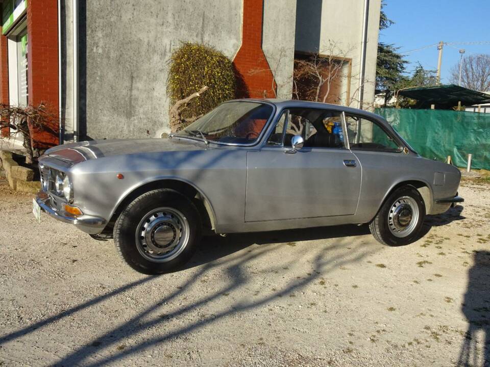 Image 4/50 of Alfa Romeo 1750 GT Veloce (1971)