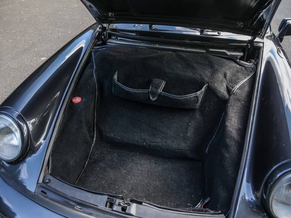 Bild 38/41 von Porsche 911 Carrera 2 (1990)