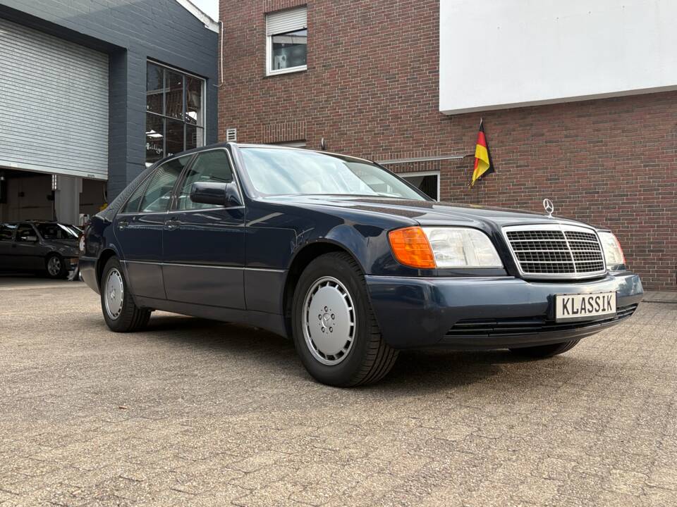 Immagine 4/28 di Mercedes-Benz 400 SE (1992)