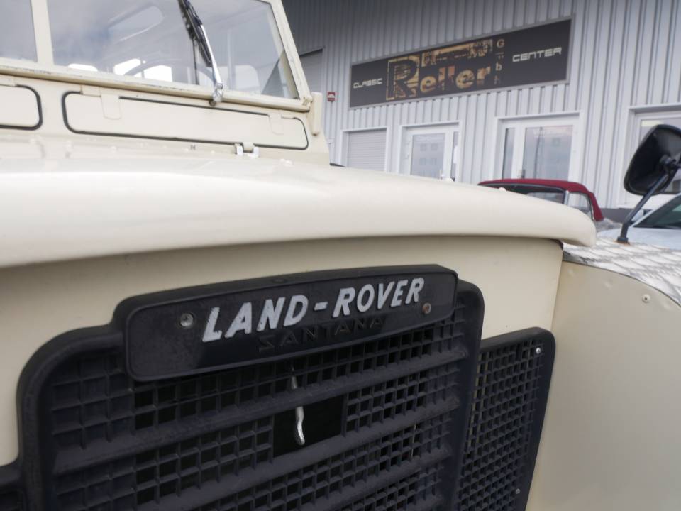 Image 18/19 of Land Rover 109 (1977)