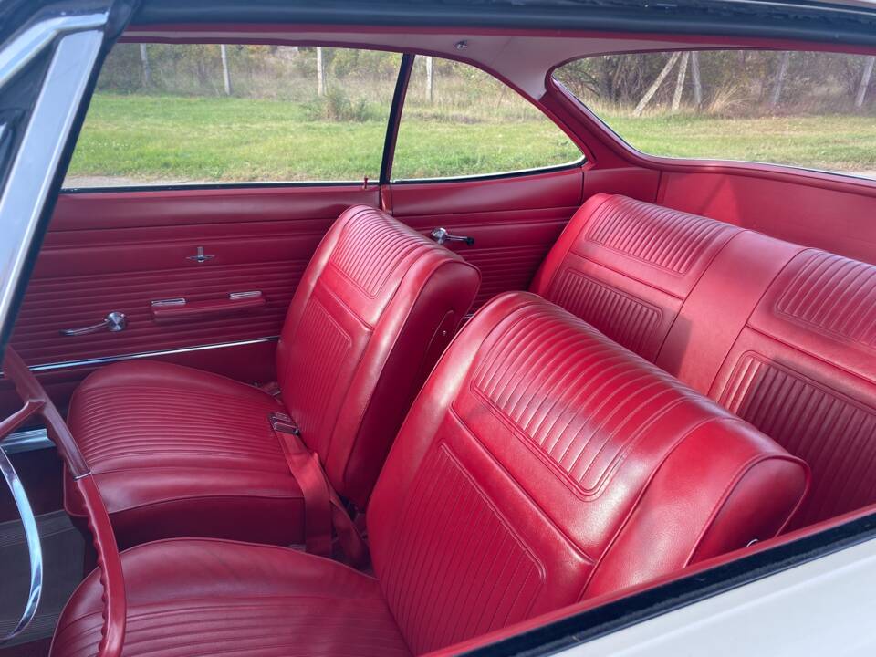 Image 8/13 of Chevrolet Corvair Monza (1965)