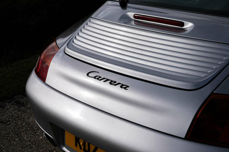 Image 20/39 of Porsche 911 Carrera (1998)