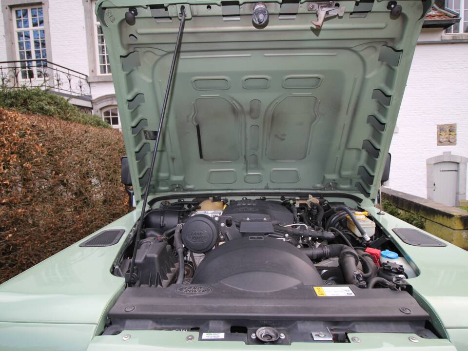 Bild 21/24 von Land Rover Defender 110 Heritage (2015)