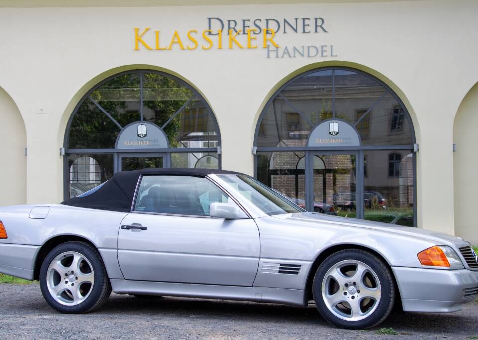 Image 22/34 of Mercedes-Benz 300 SL (1991)