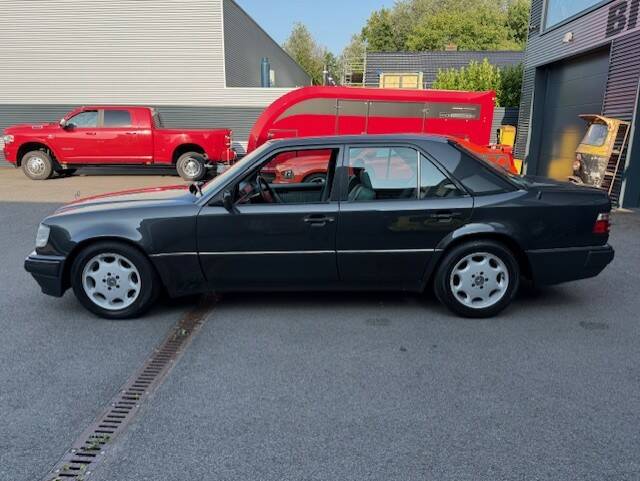 Image 9/27 of Mercedes-Benz E 500 (1994)