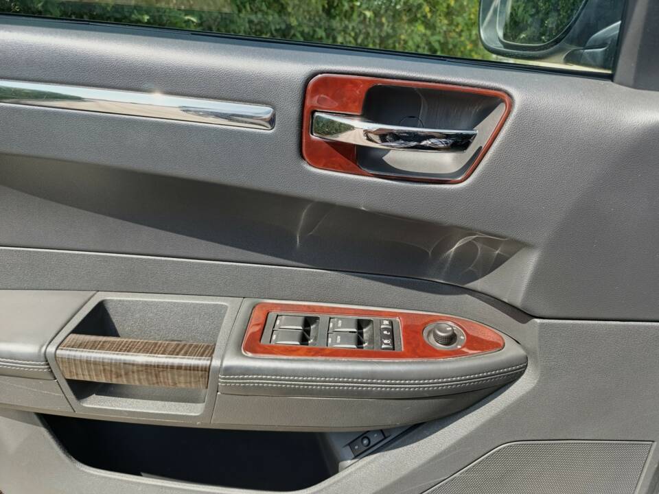 Image 9/14 of Chrysler 300 C Touring 3.0 CRD (2010)