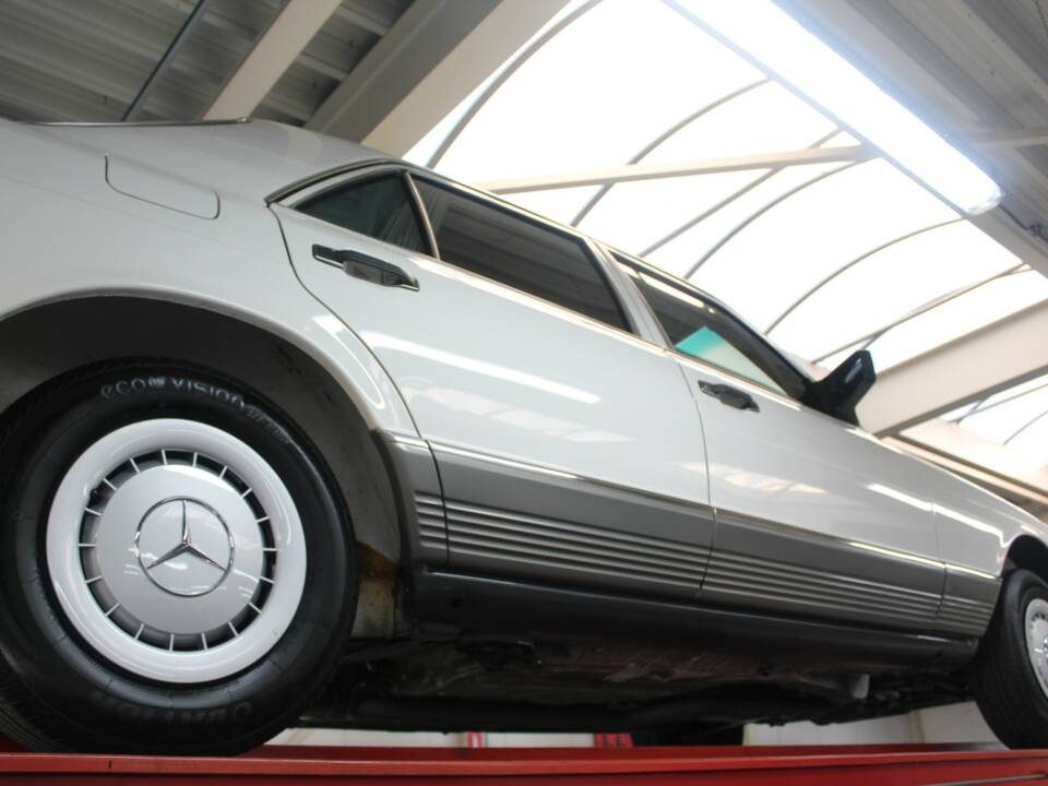 Image 8/50 de Mercedes-Benz 280 S (1988)