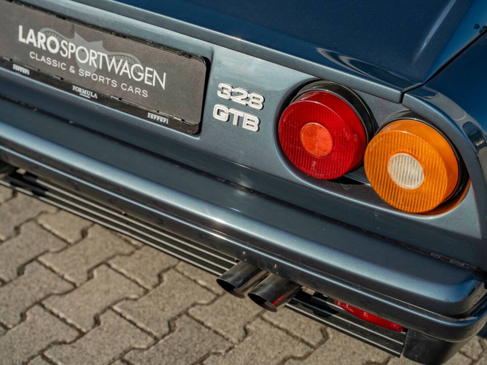 Image 31/36 de Ferrari 328 GTB (1986)
