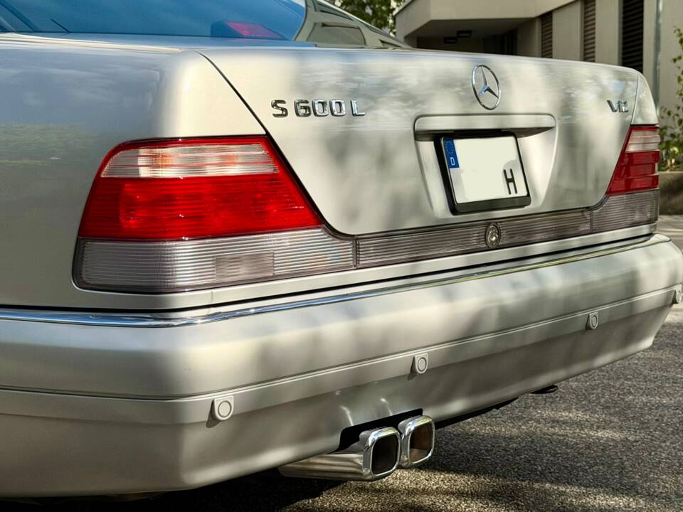 Bild 12/46 von Mercedes-Benz S 600 lang (1996)