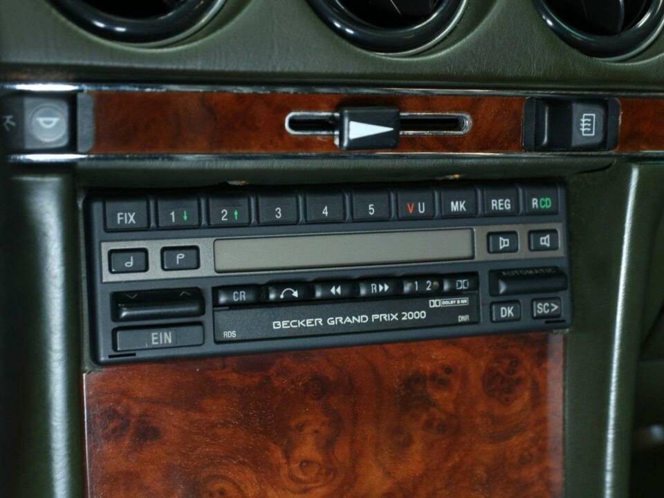 Imagen 17/50 de Mercedes-Benz 380 SL (1984)