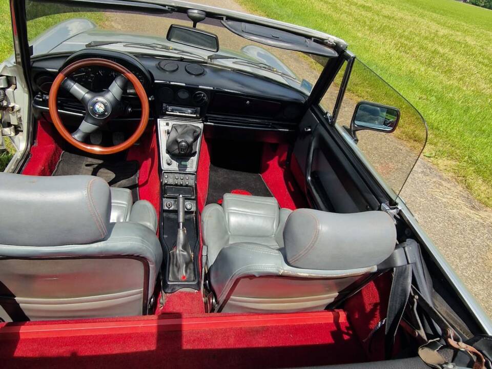 Bild 28/29 von Alfa Romeo 2.0 Spider (1986)