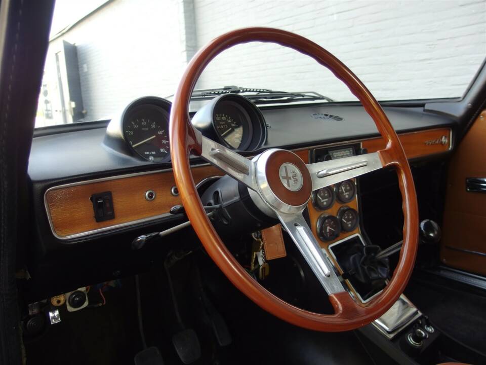 Image 43/99 of Alfa Romeo 1750 Berlina (1970)