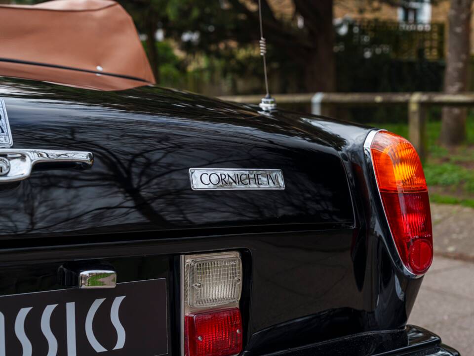 Image 16/29 of Rolls-Royce Corniche IV (1993)