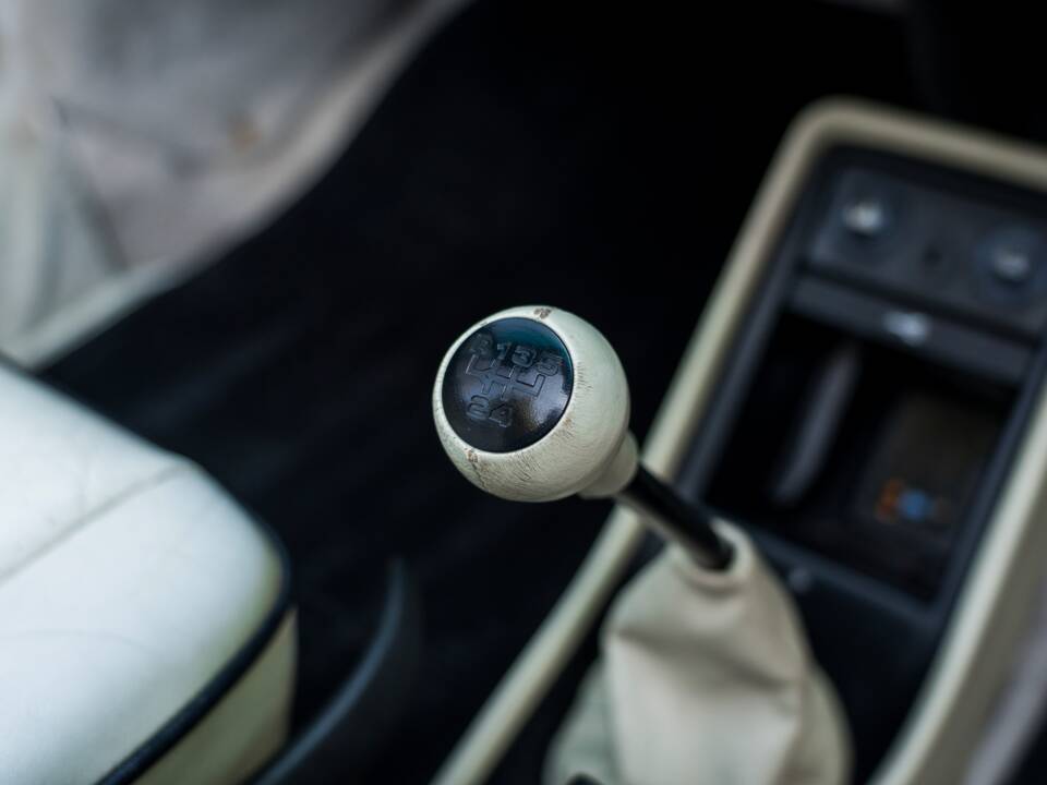 Imagen 22/60 de Porsche 911 Carrera 3.2 (WTL) (1988)