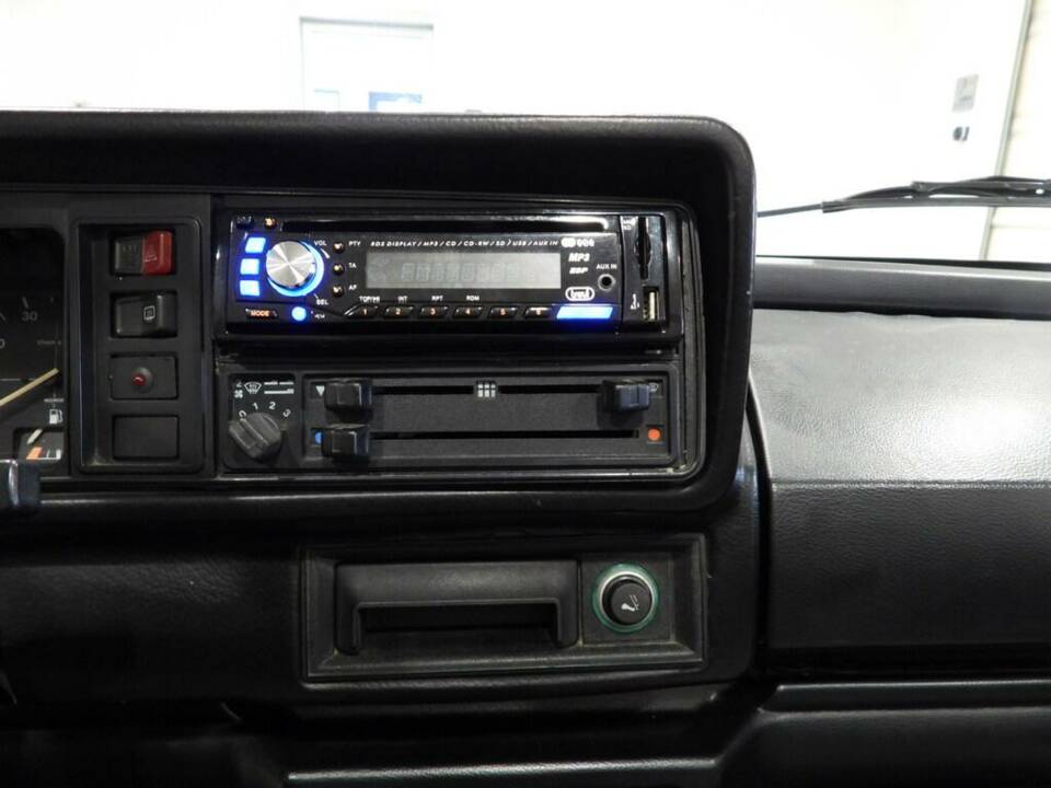 Imagen 8/15 de Volkswagen Golf Mk I Convertible 1.1 (1980)