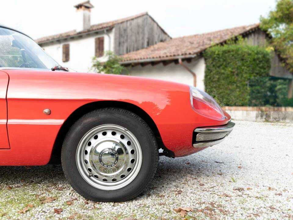 Afbeelding 12/31 van Alfa Romeo 1600 Duetto (1967)