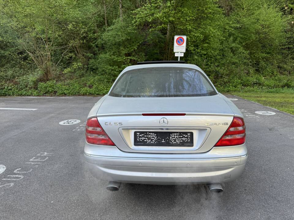 Imagen 5/8 de Mercedes-Benz CL 55 AMG (2001)