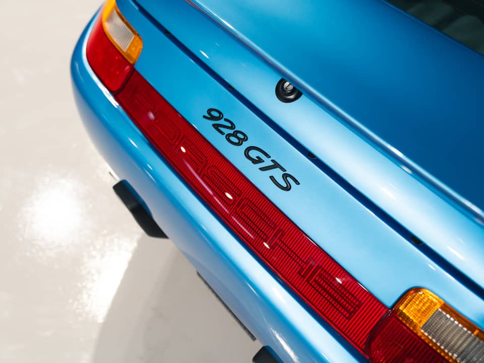 Image 22/33 of Porsche 928 GTS (1992)