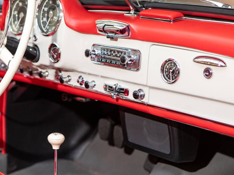 Image 16/28 of Mercedes-Benz 190 SL (1961)