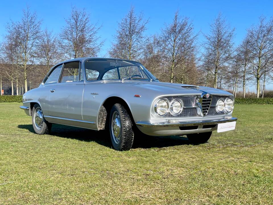 Image 8/42 of Alfa Romeo 2600 Sprint (1965)