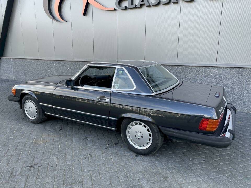 Image 12/36 of Mercedes-Benz 560 SL (1989)