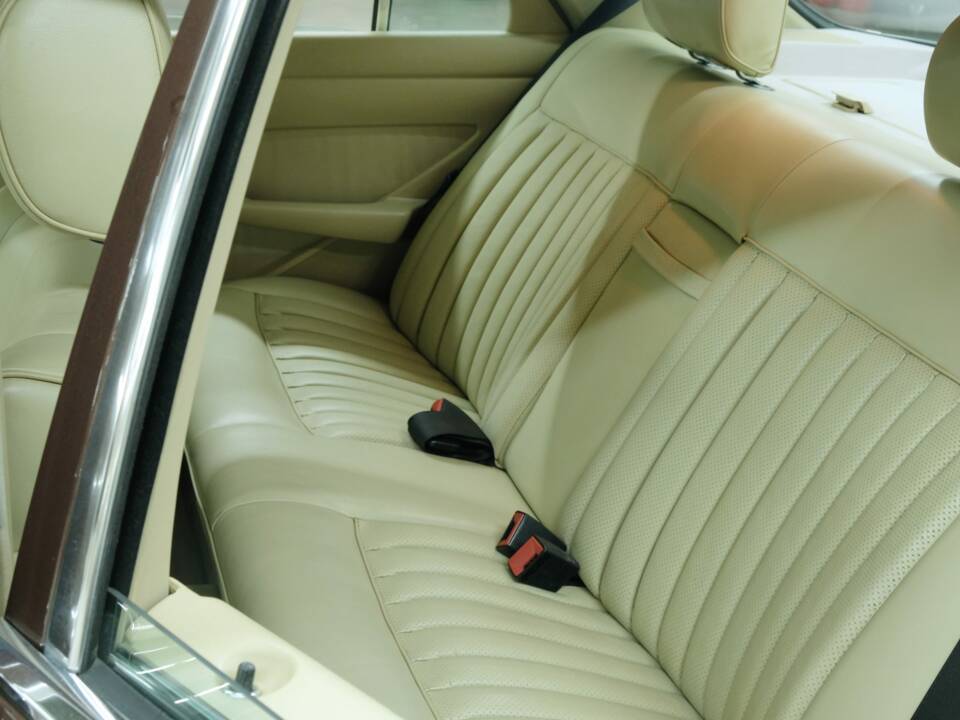 Bild 44/50 von Mercedes-Benz 380 SE (1984)