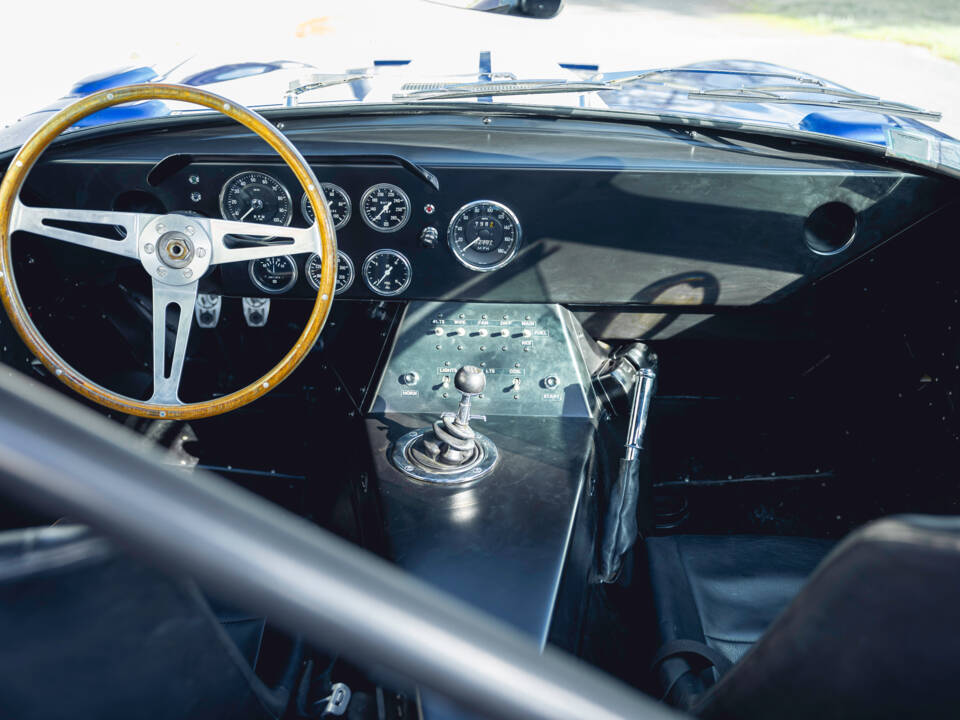 Imagen 13/15 de Shelby Daytona Cobra Coupe (1964)