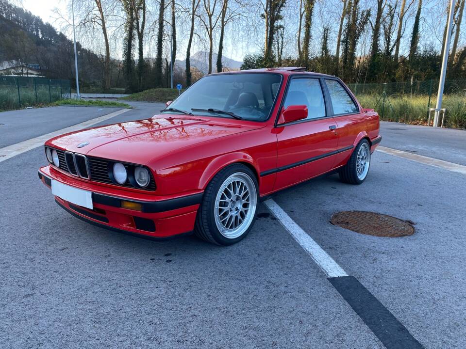 Image 119/180 de BMW 316i (1989)