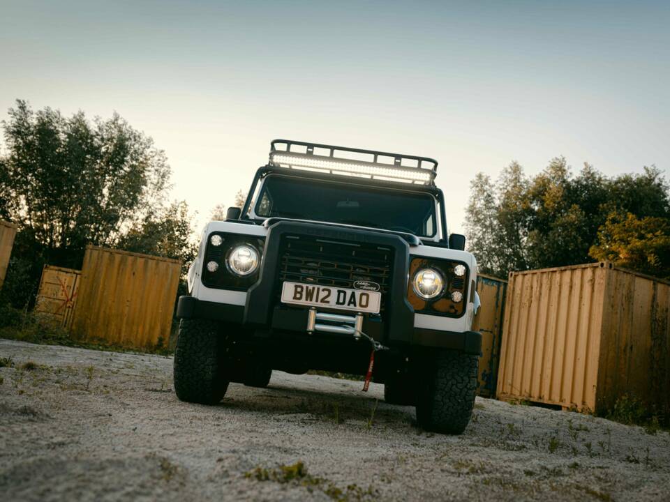 Bild 39/42 von Land Rover Defender Works V8 Trophy (2012)