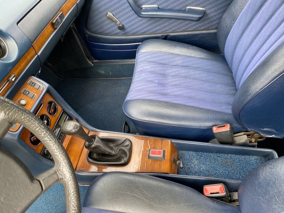 Image 36/49 of Mercedes-Benz 230 C (1980)