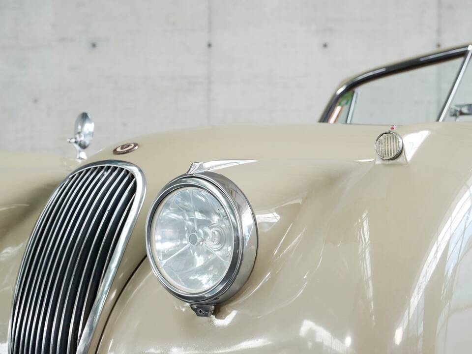 Image 4/50 de Jaguar XK 120 DHC (1953)