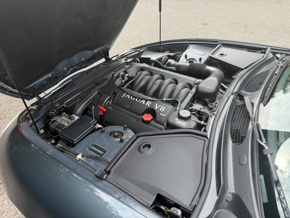 Image 20/23 of Jaguar XK8 4.0 (2001)