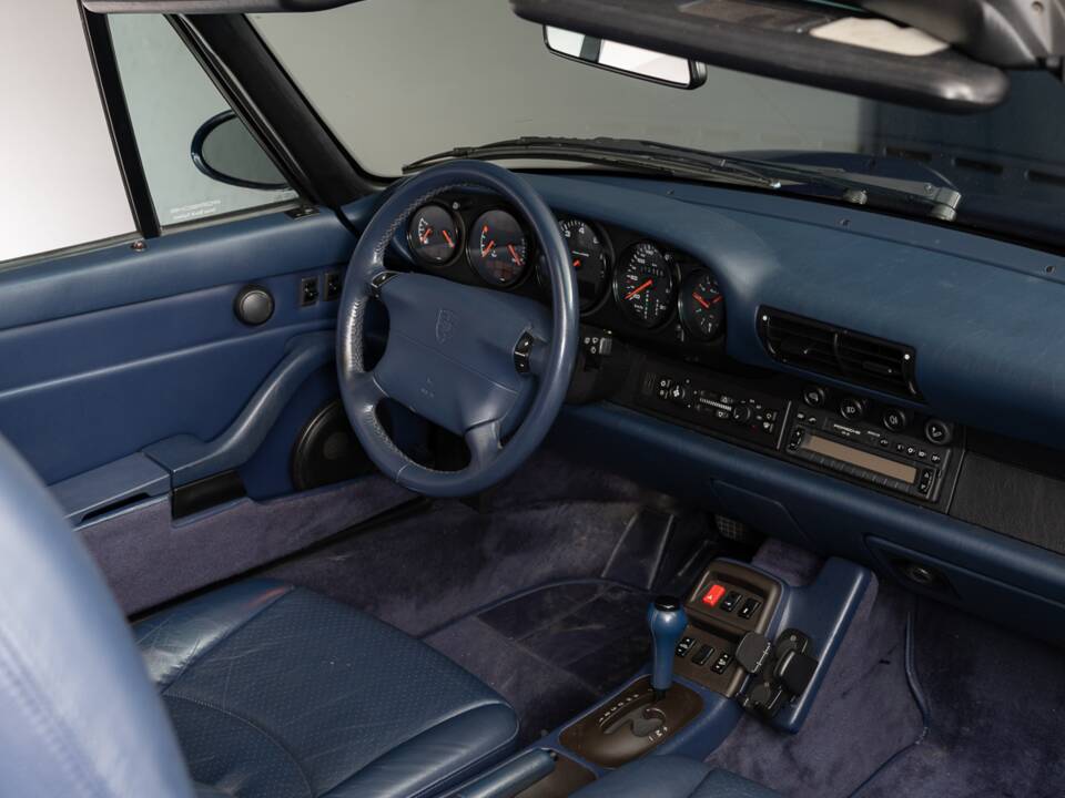 Image 13/25 of Porsche 911 Carrera (1997)