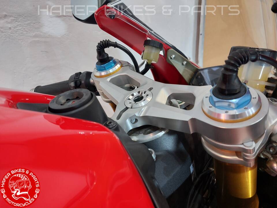 Image 22/42 of Ducati 1199 Panigale S Tricolore (2012)